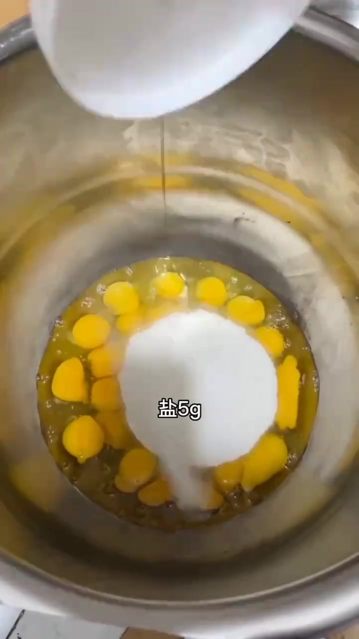 超简单!好吃的拔丝蛋糕教程来啦赶紧动手做