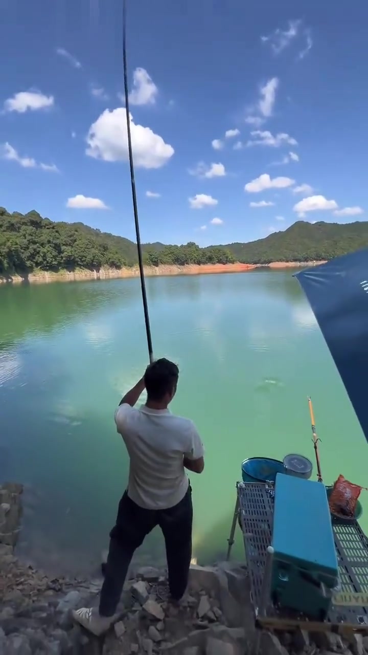 (阿干户外)荒野钓鱼求生第三季第12天,又有人来蹭饭