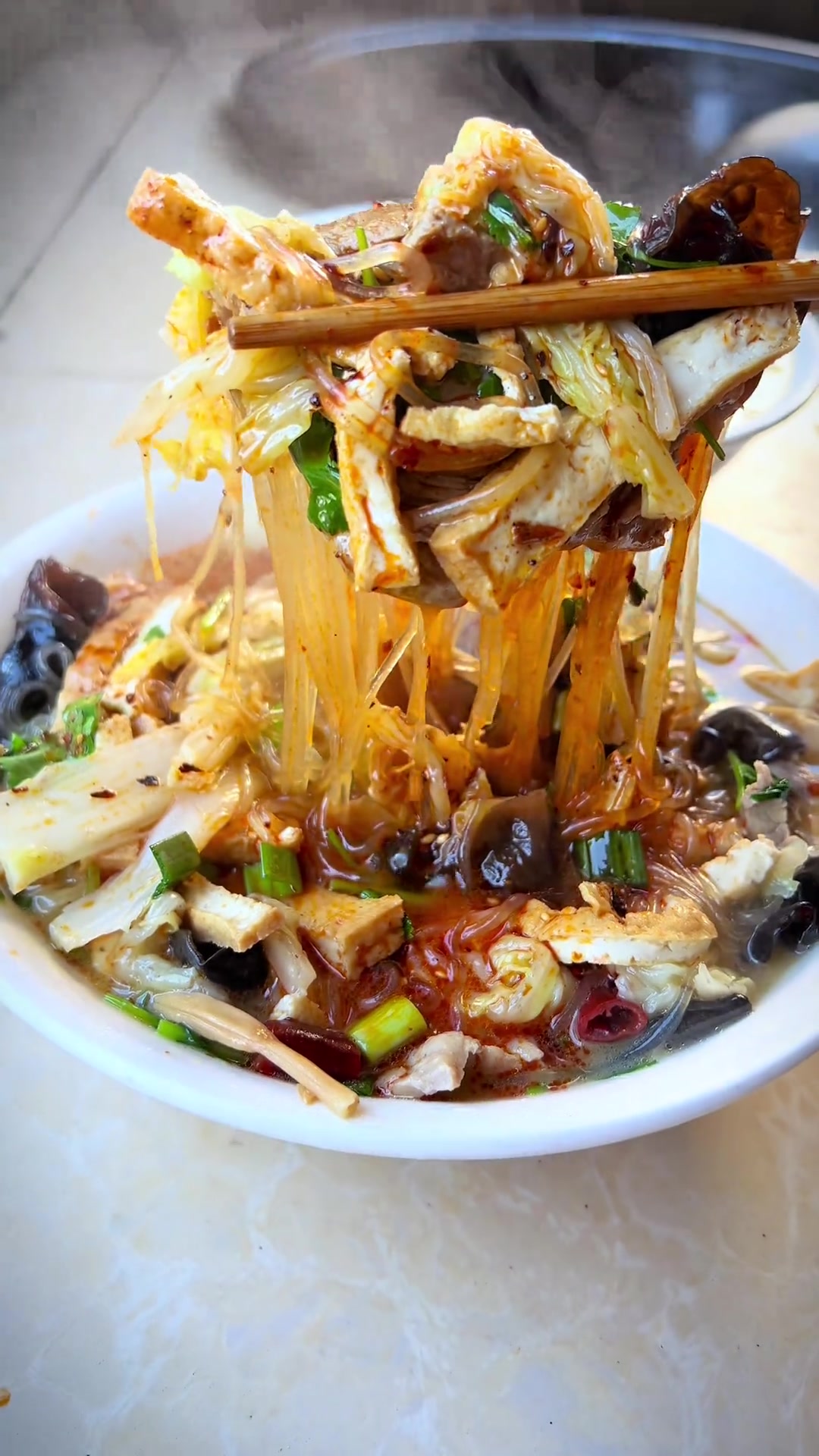 热气腾腾烩羊肉配白菜粉条,河南美食太香