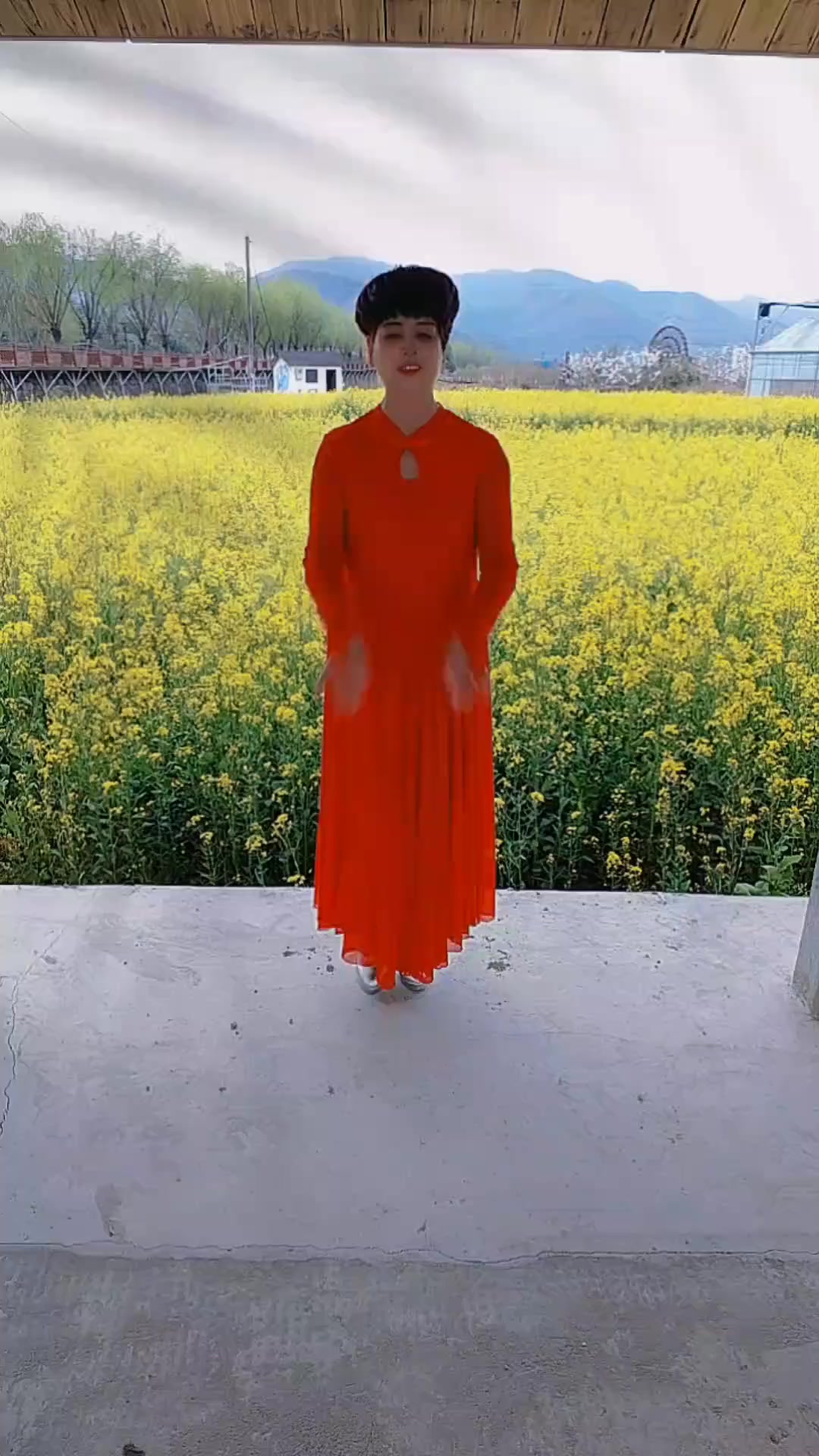 黄有彩花儿笑,满山荒,我似新娘花轻唱