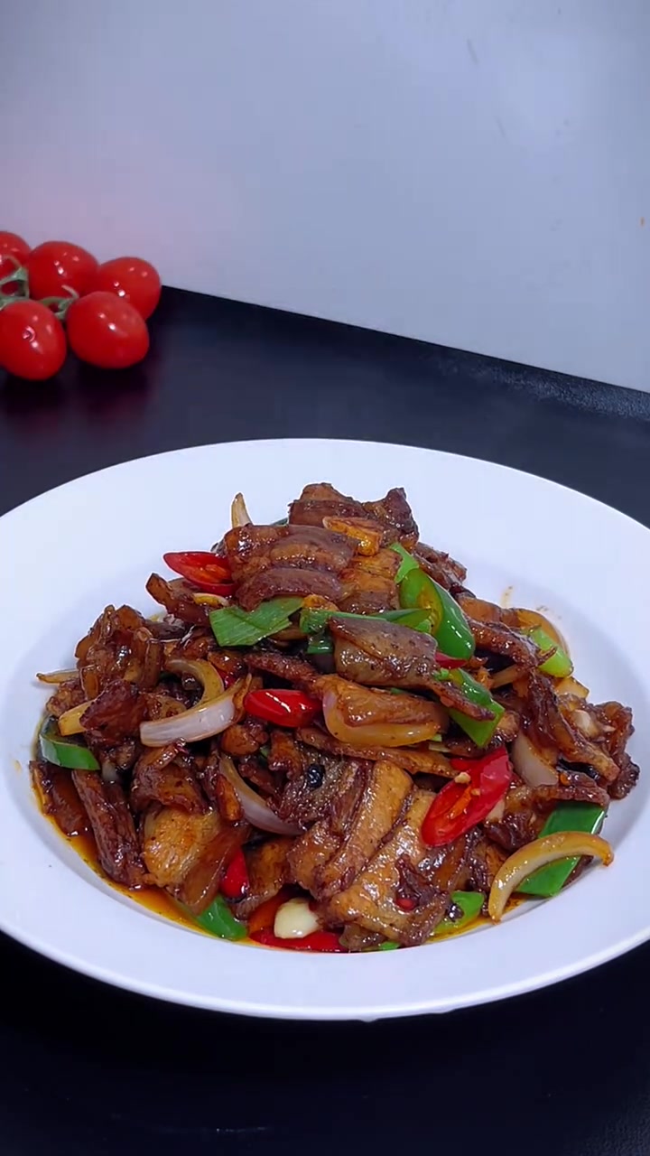 这是我认为五花肉最好吃的做法 咸香入味 肥而不腻 巨好吃 巨下饭