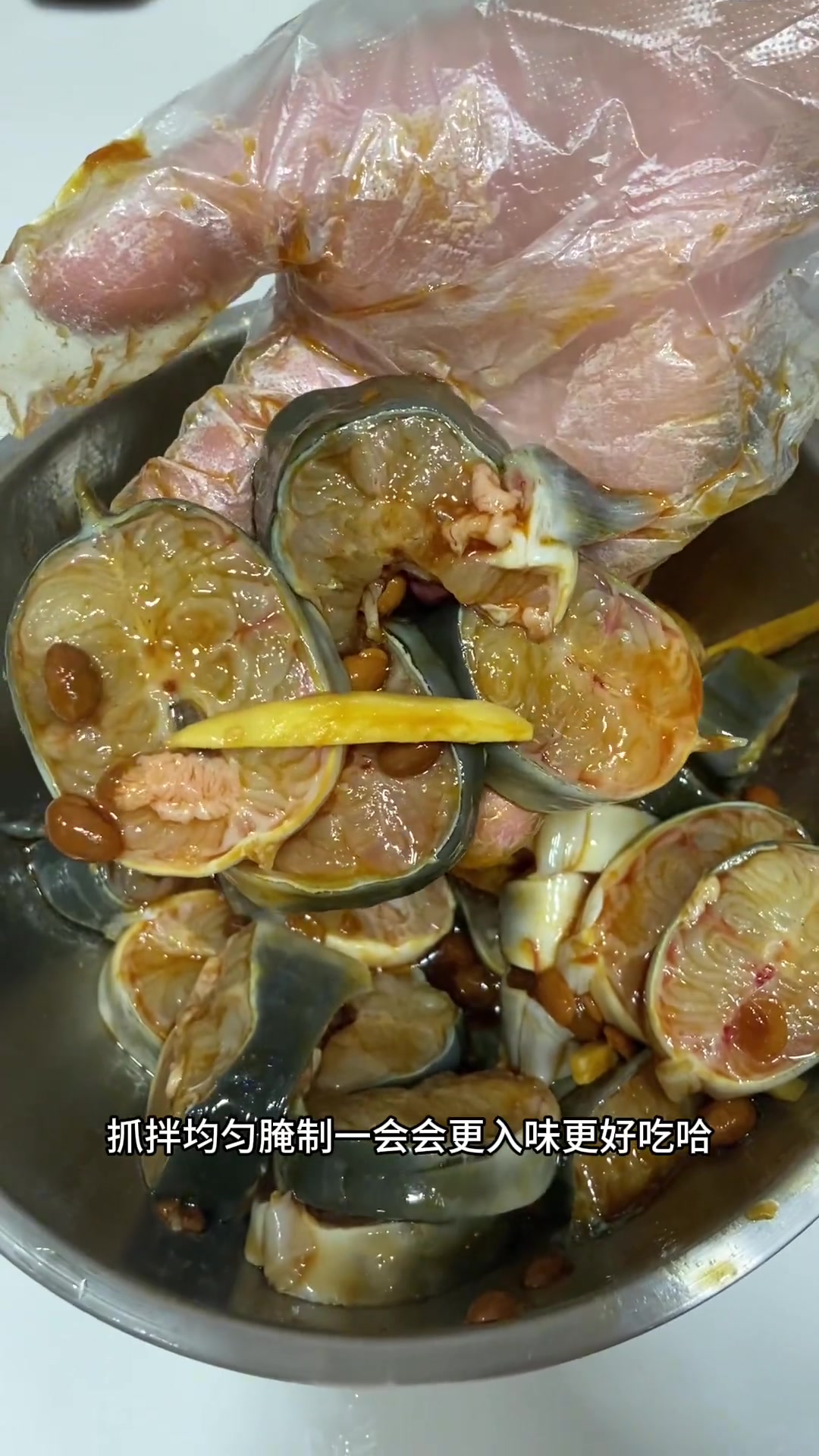 闽南人逢年过节都会做这个蒸鳗鱼,今天用豆酱来做,又好看又好吃,没有腥味