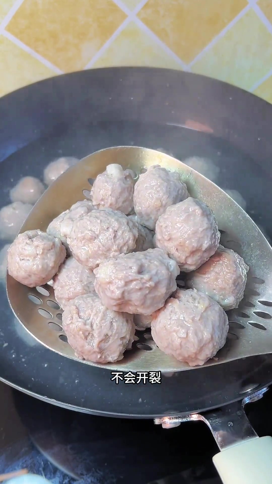 今日用一斤牛肉做大盆菜,肉质Q弹,煮涮皆宜