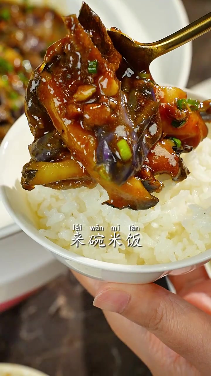 做鱼香茄子焖鲍鱼,鲜甜下饭,层次感一绝!