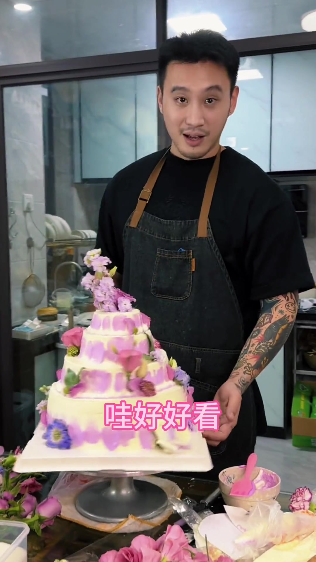 做了两个蛋糕，祝妈妈生日快乐