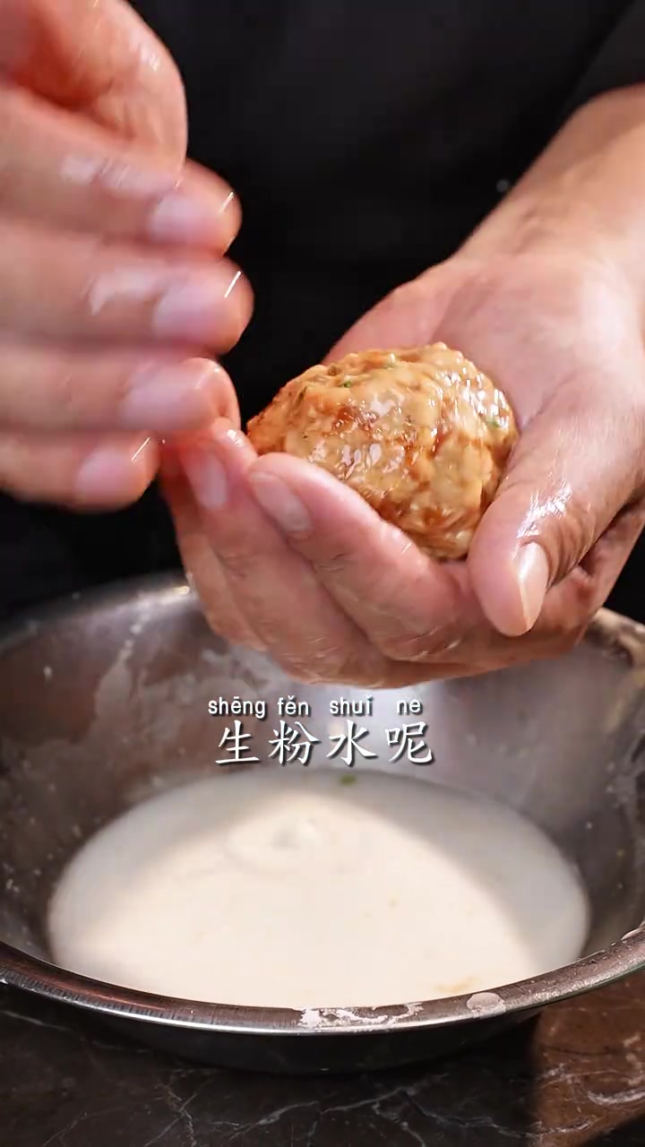 今日与张大师揭秘扬州狮子头家常做法!