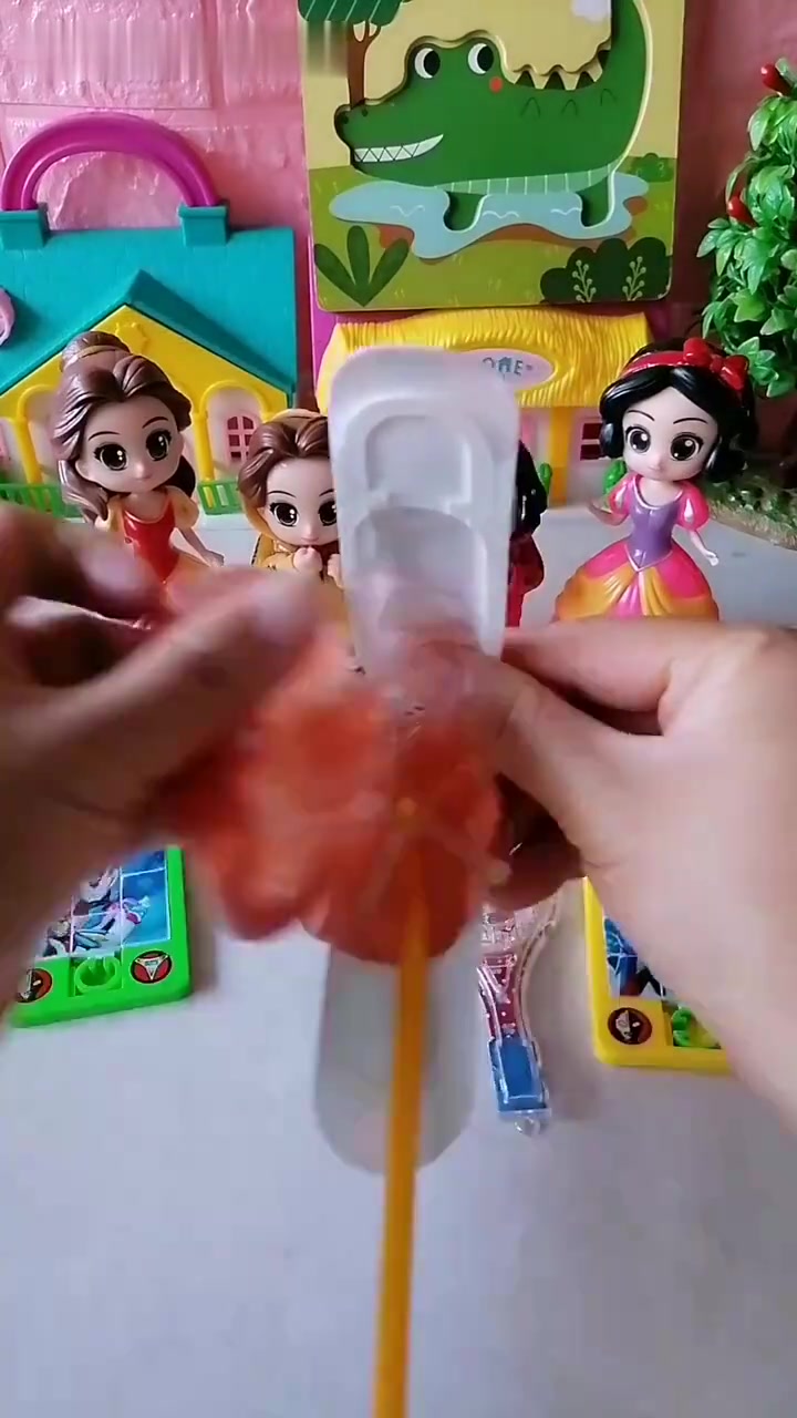 超简单!用彩泥做出漂亮小雪糕,快来看看咋做的!