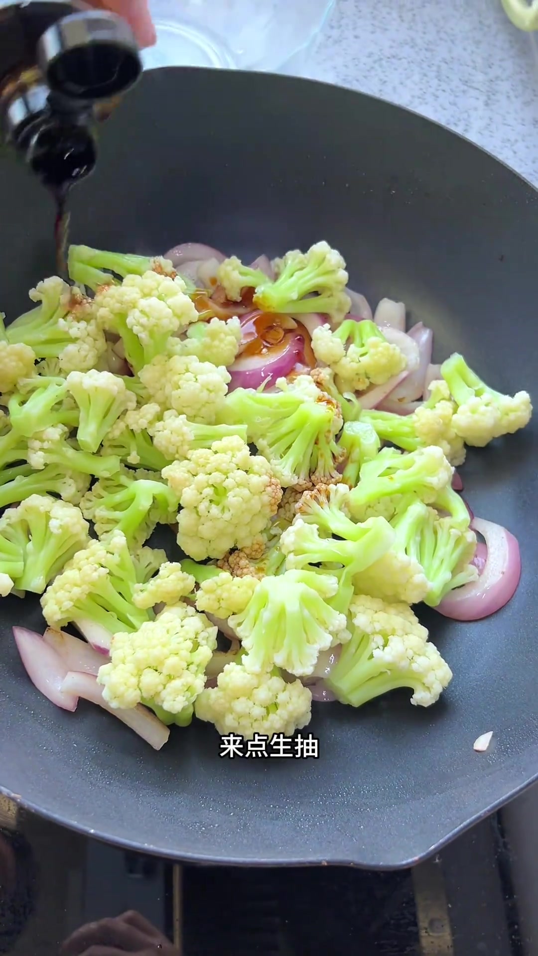 西兰花吃腻了快来试试这道~鸡胸肉炒菜花!
