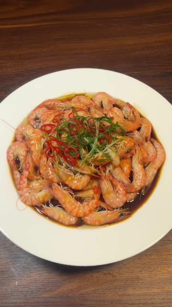 虾的神仙吃法葱油竹节虾。清蒸虾太美味了