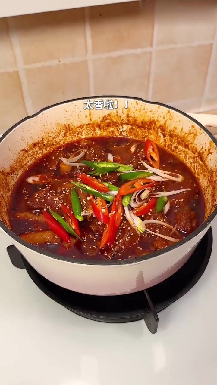 都来做这个辣炖年糕排骨～