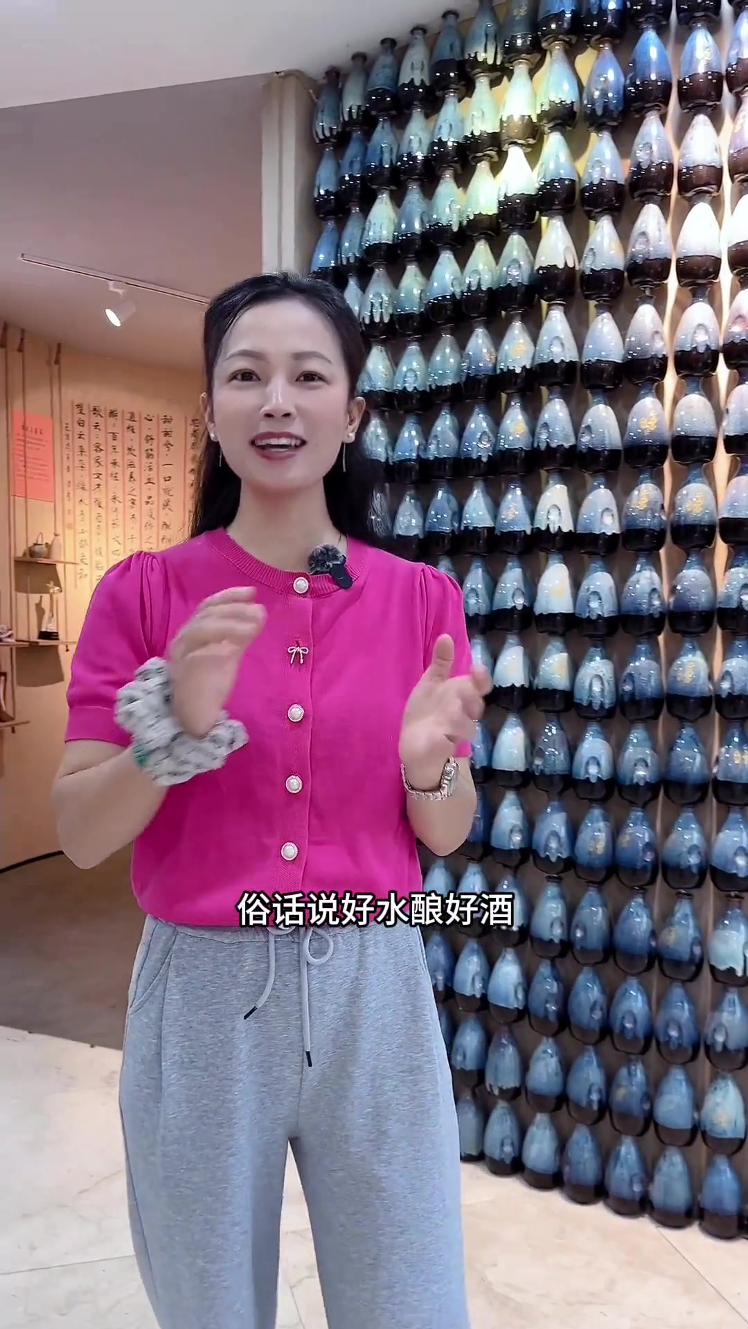 客家娘酒的配料表中,第一个就是“水”,那么“水”在客家娘酒酿造过程中起到怎么样的作用呢?