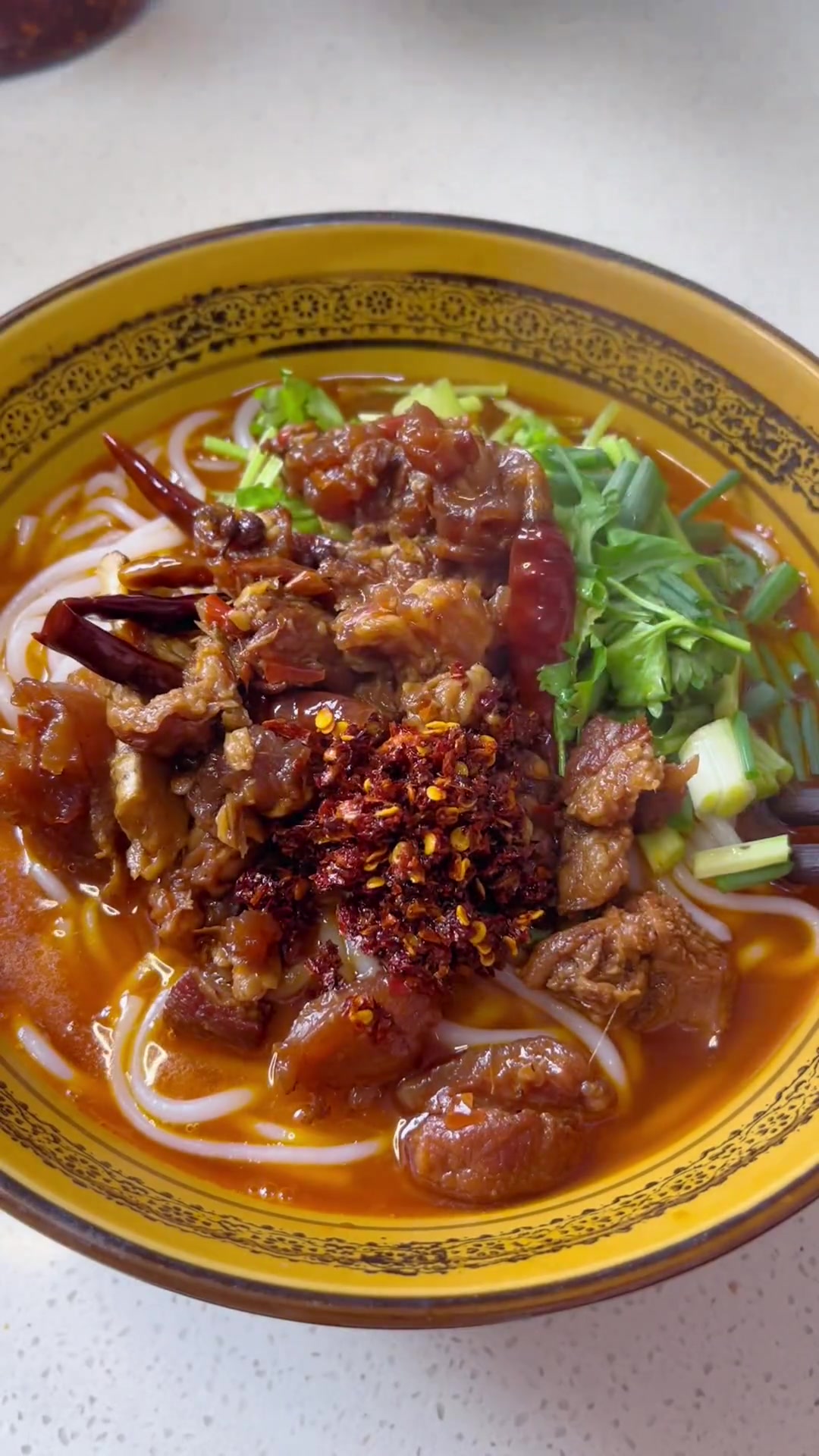 游子与远嫁美女想家时,煮碗湘西牛肉粉解乡愁