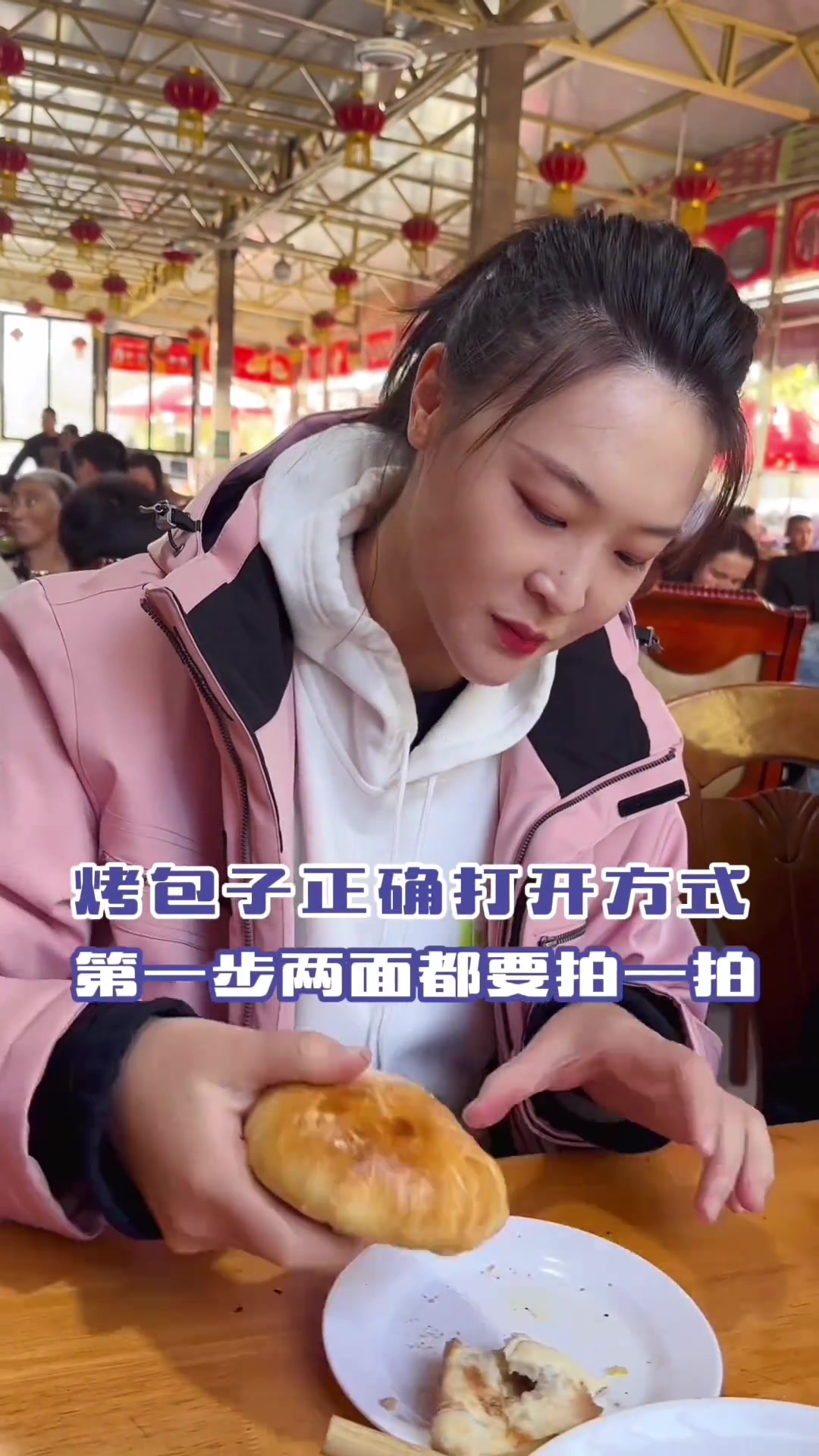 新疆的烤包子,吃前还要扣扣球?小时候有一个美食家的梦,现在走南闯北也算间接实现了哈哈