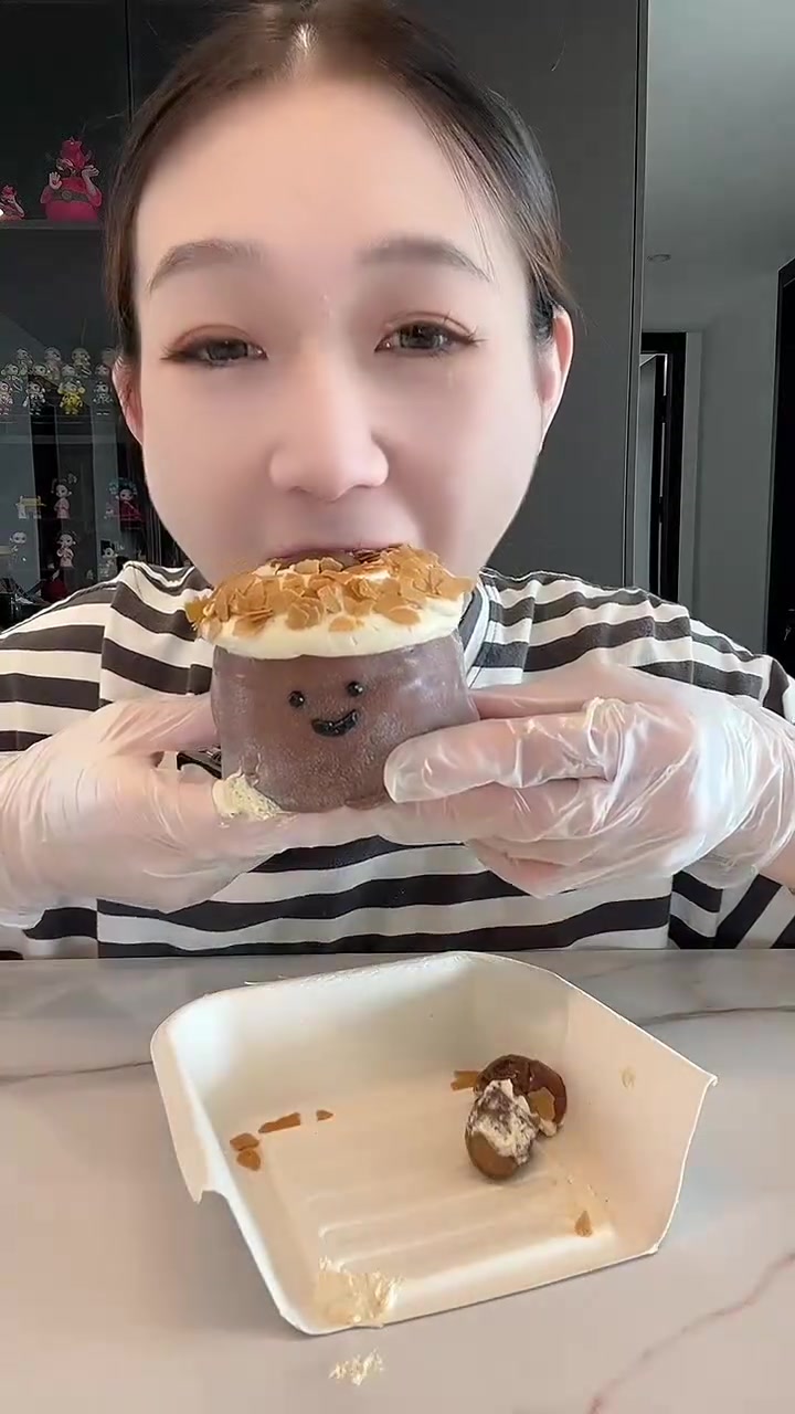 榴莲千层慕斯蛋糕