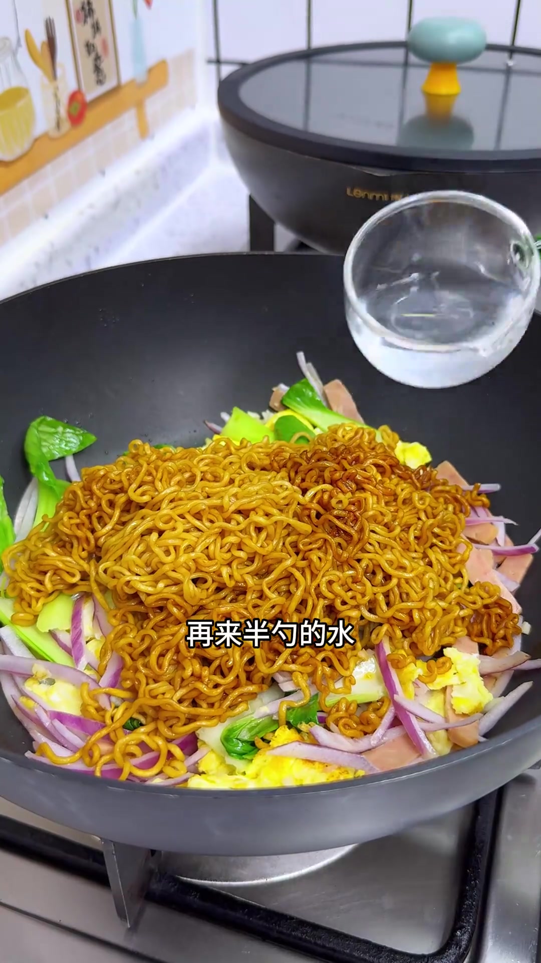 方便面别总煮着吃,试试炒方便面吧,老好吃啦