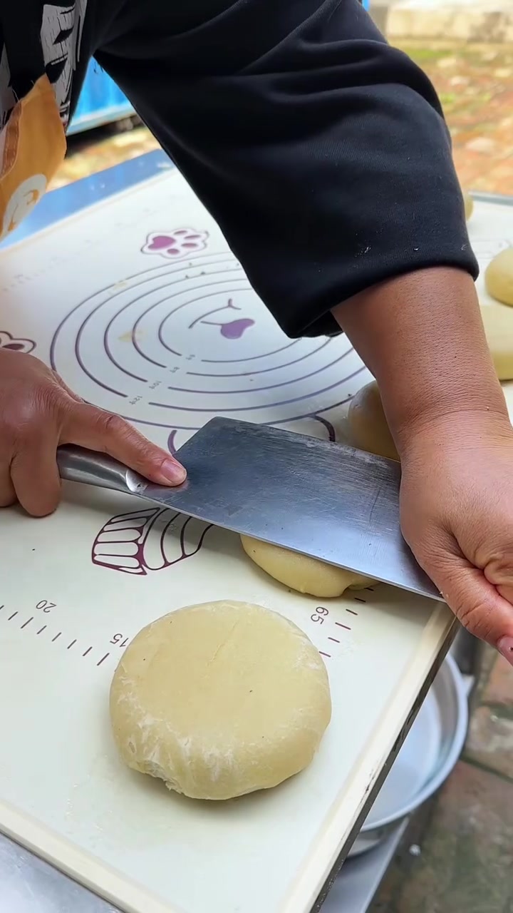 八月十五快来了，教你做超好吃的花生芝麻酥皮月饼！