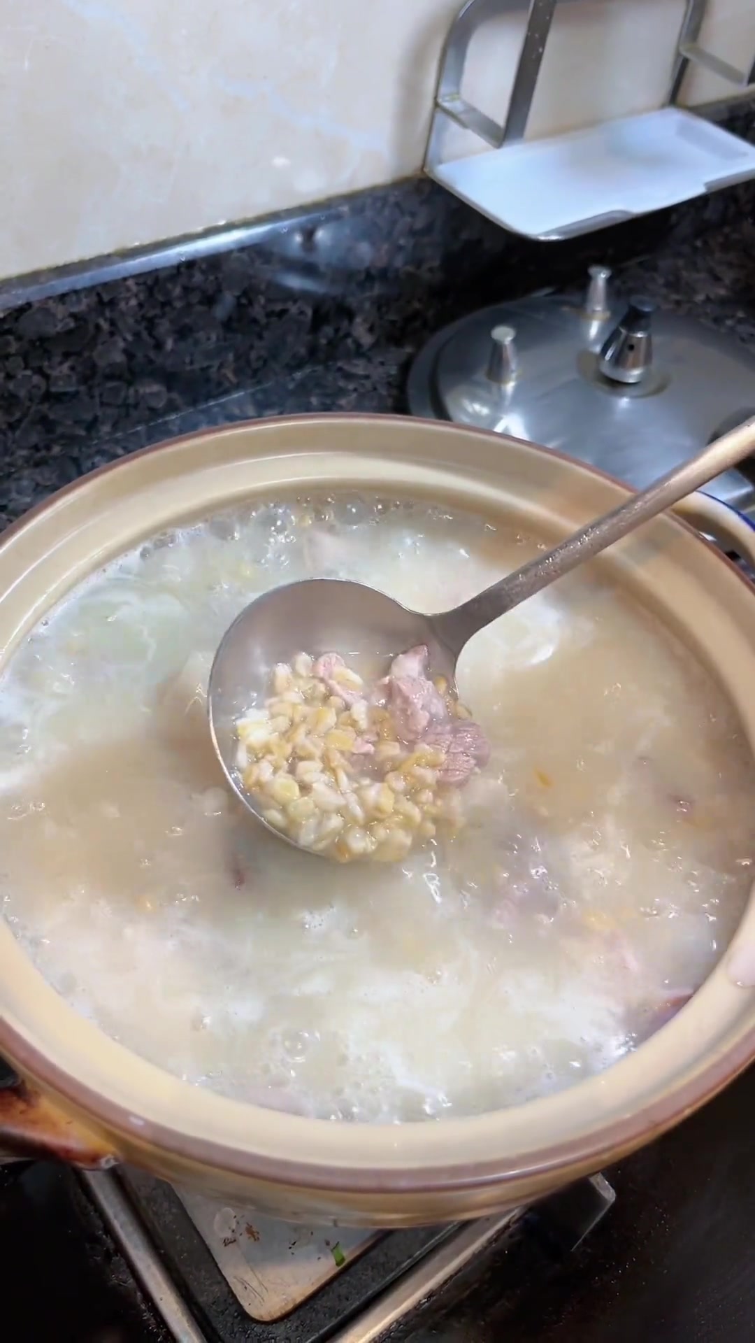 潮汕排骨麦片粥做法简单,味道超赞!