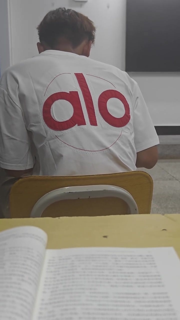 从没见过,这是什么品牌衣服