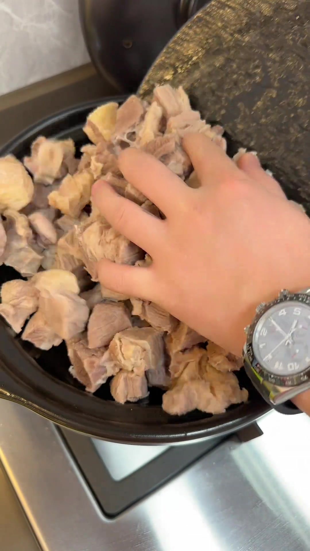 潮汕人的拿手菜沙茶牛腩煲做法居然这么简单!牛肉软烂入味,沙茶汤汁拌饭都能多吃两大碗!