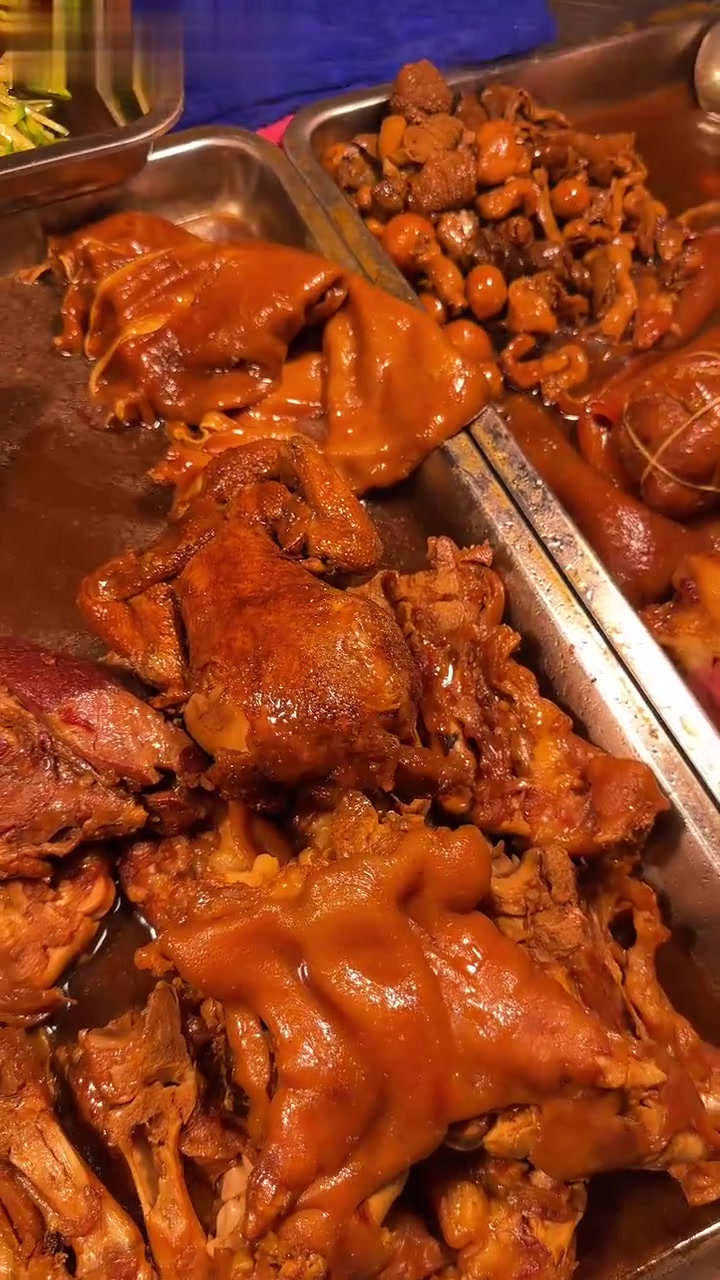 爆炒花甲麻辣过瘾还有特色卤肉炒饭搭配