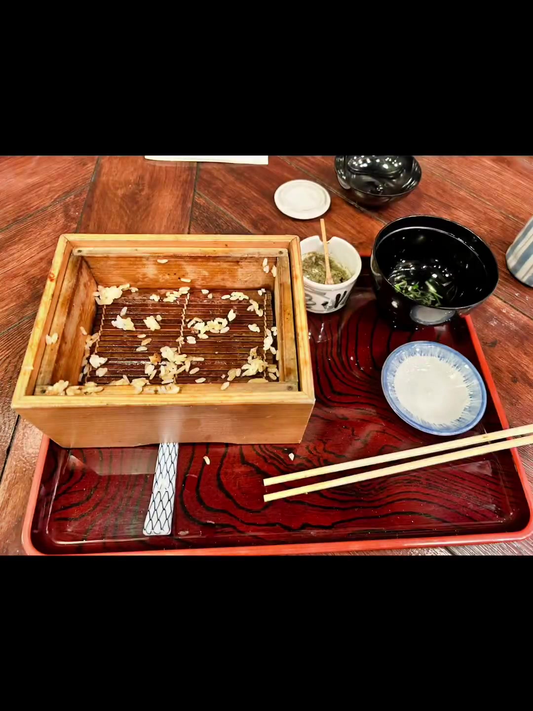 东京六本木超好吃鳗鱼老店,现场现杀现烤活鳗