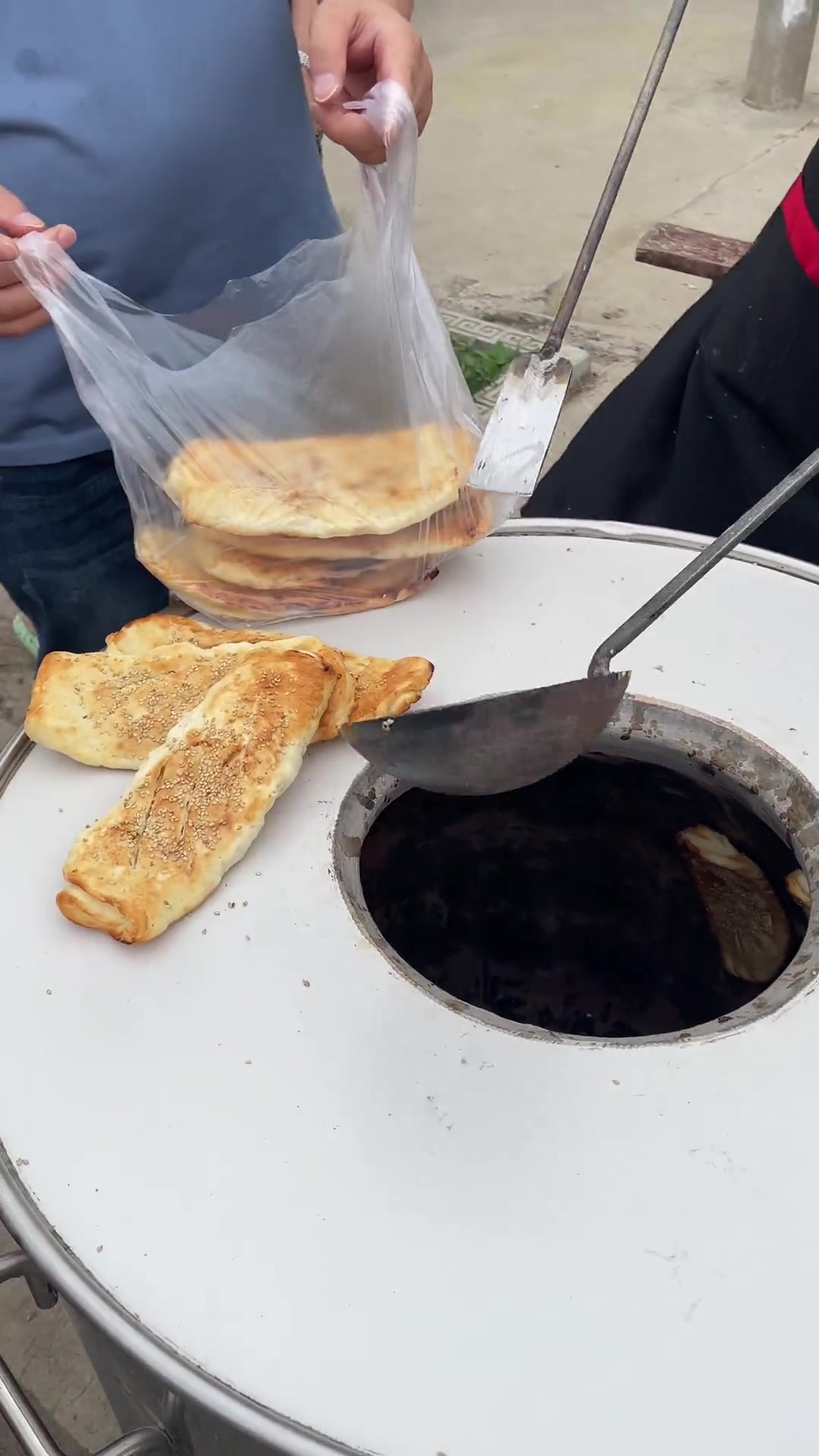 寿县丰庄正宗老烧饼,外酥里嫩,14:30丰庄调皮鸡门口见