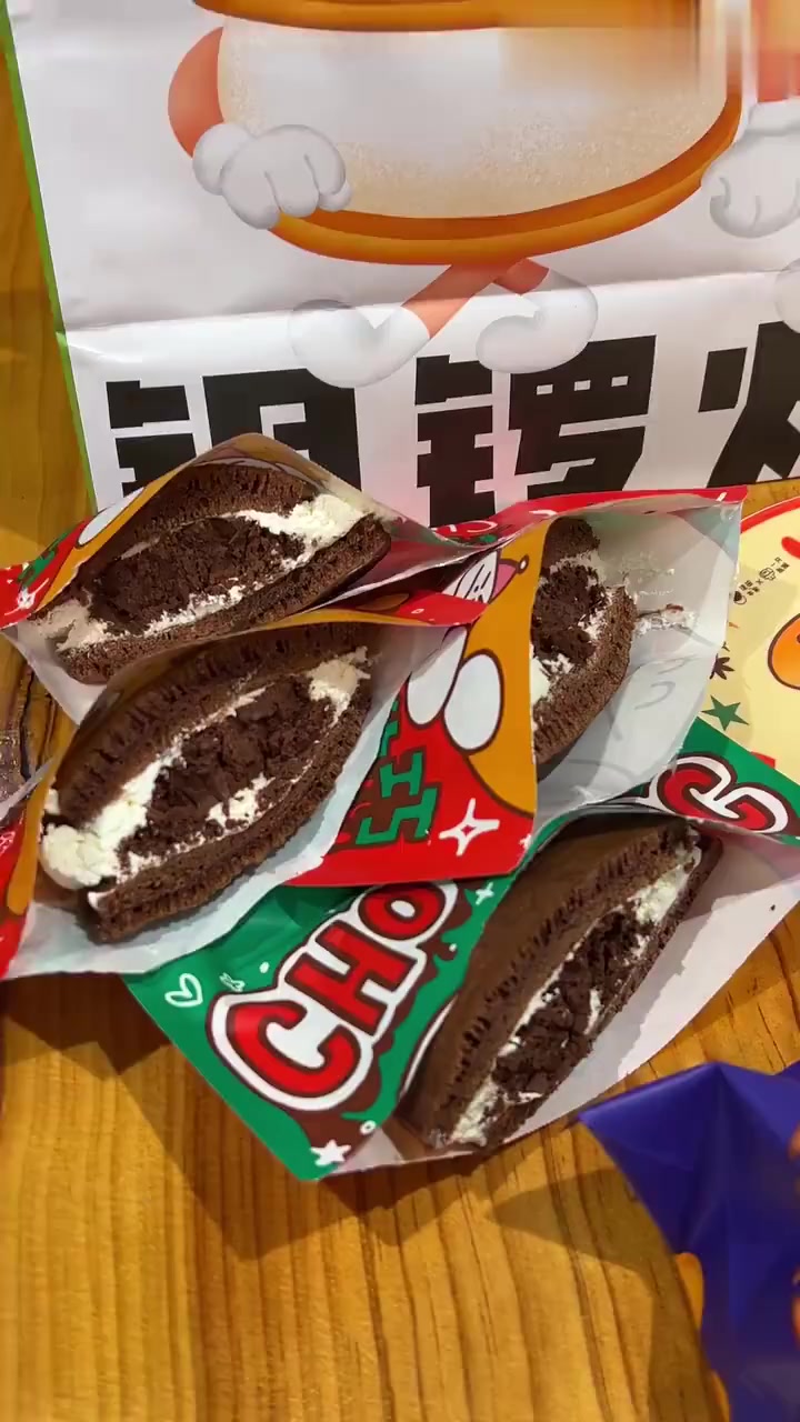 VLOG|微胖不焦虑一天吃什么|面包脑袋干饭日常|爱心抹茶碱水|超好吃芋泥椰椰碱水|巧克力