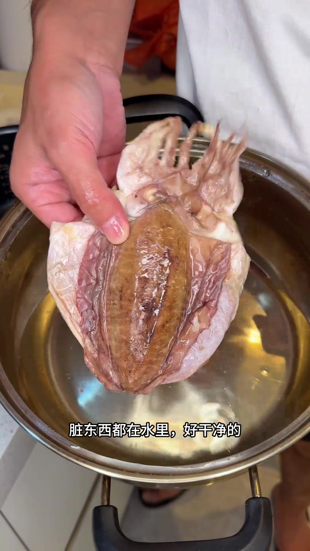 大人小孩皆宜的墨鱼瘦肉鸡脚眉豆花生汤,超好喝