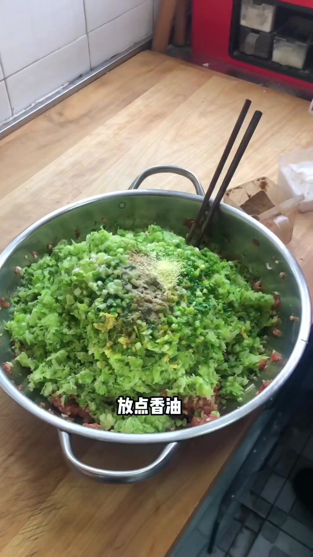 过小年吃饺子,老妈包的好看又好吃