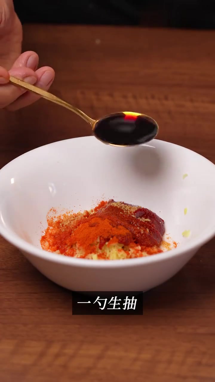 厨房小白逆袭！轻松搞定韩式凉拌面，变身家庭料理大师