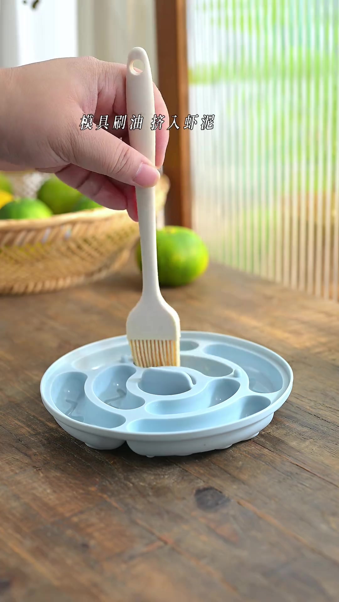 上次做的香肠宝宝吃完了,今天试试这个玉米鲜虾肠,软嫩鲜香,宝宝一抿就化好吞咽,好吃又营养,