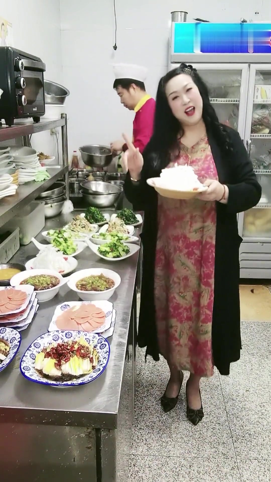 齐云楼铜火锅爆单,菜品超炫,做菜不忘抖一抖