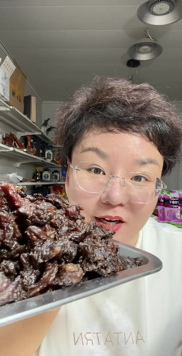 今天好货更多，一定不能迟到！全是锡盟牛肉干