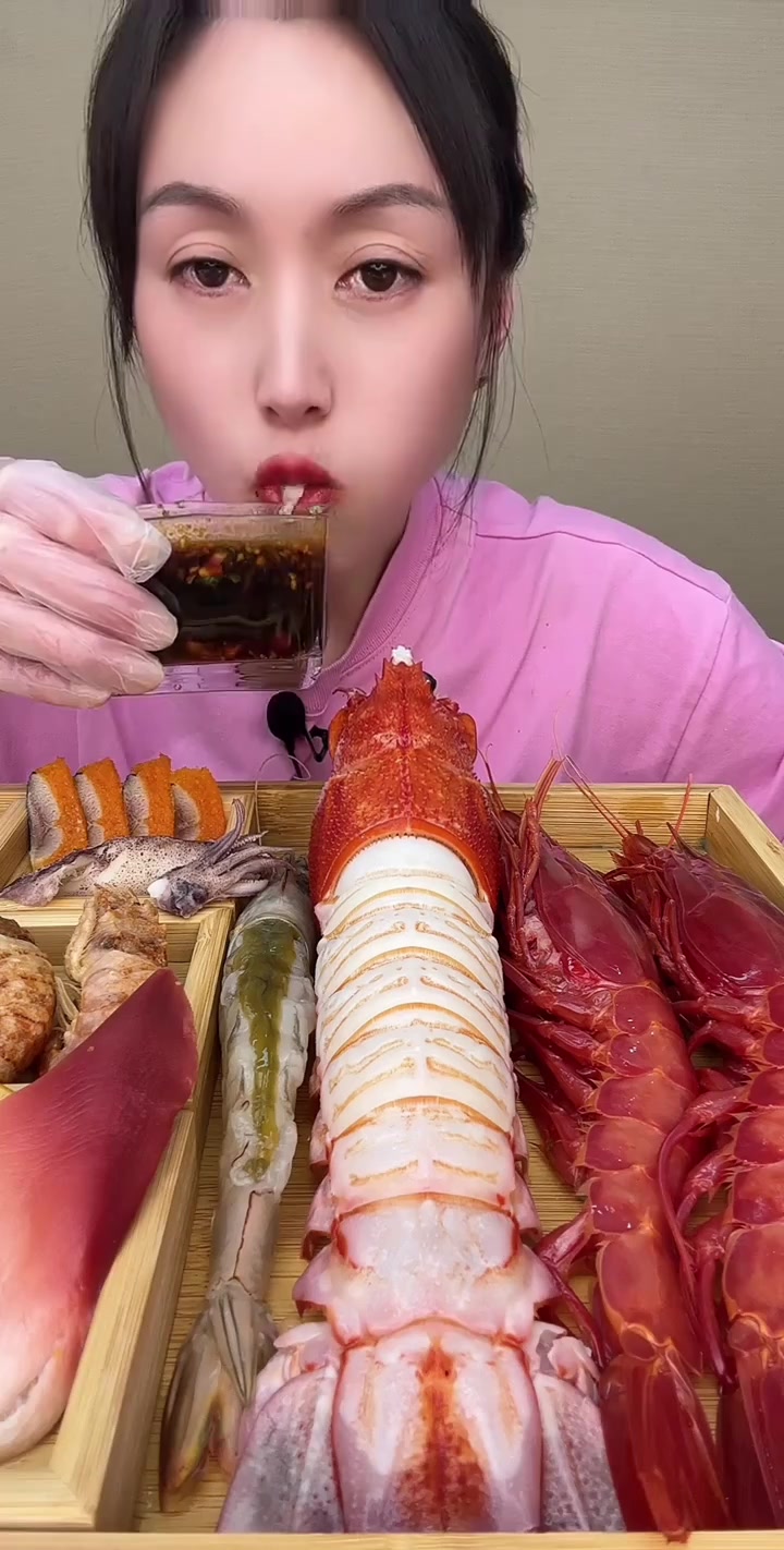 海鲜拼盘,超大红魔虾i