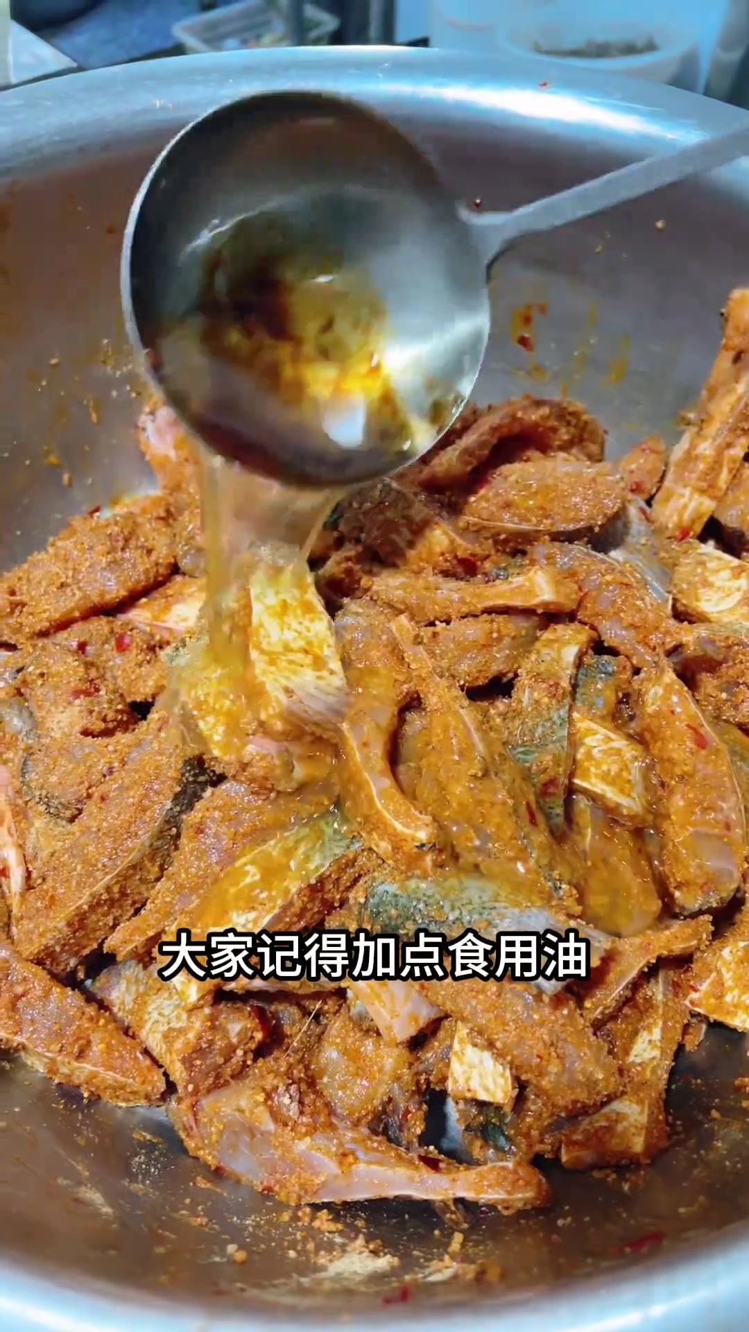 粉蒸鱼这个做法很多朋友没见过,香香糯糯的可好吃了,做法又简单,你也快试试