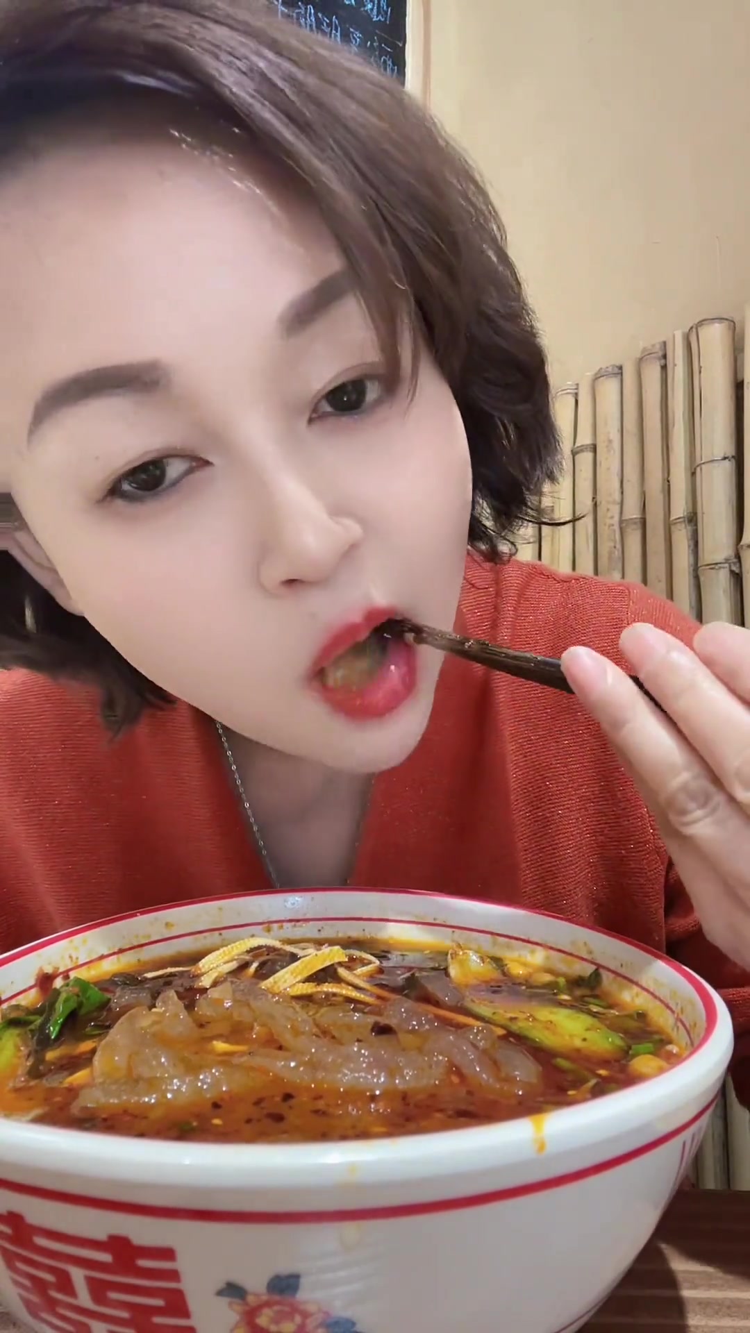土豆粉上新,锅盔牙子肉夹馍超美味!