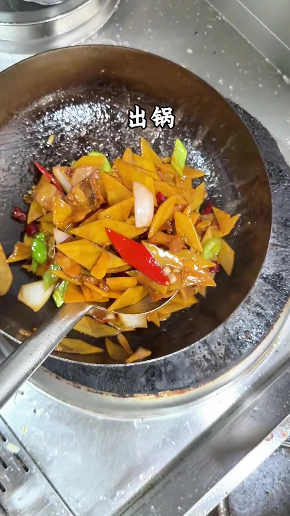 土豆片炒肉 男人会做饭,帅过彭于晏~ 土豆片炒肉 家常菜 美食教程