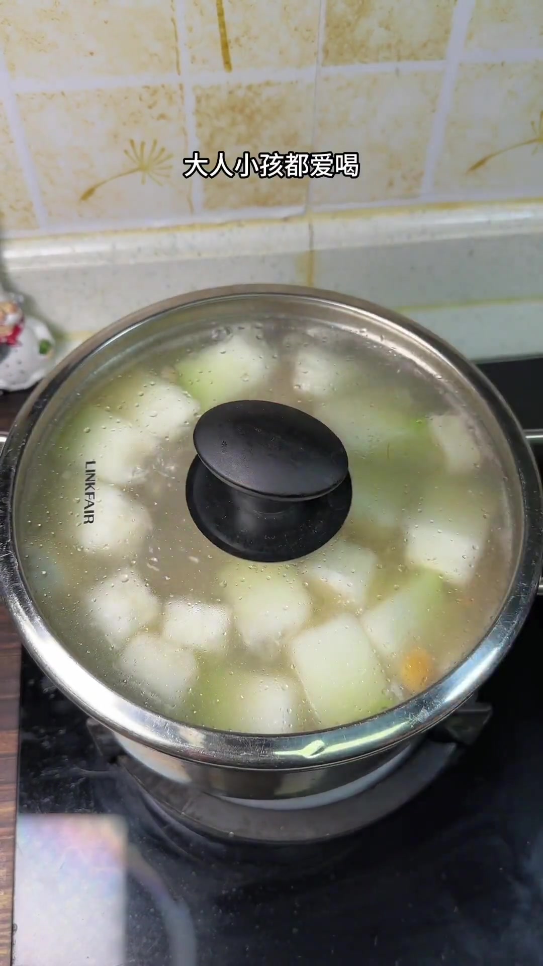 我家经常炖的薏仁冬瓜排骨汤,下雨或者潮湿的天气就想喝一碗汤