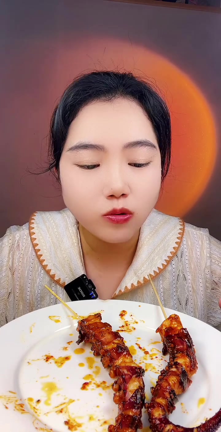 章鱼足来了，我放铁板上烤的，很香，就是有点费牙