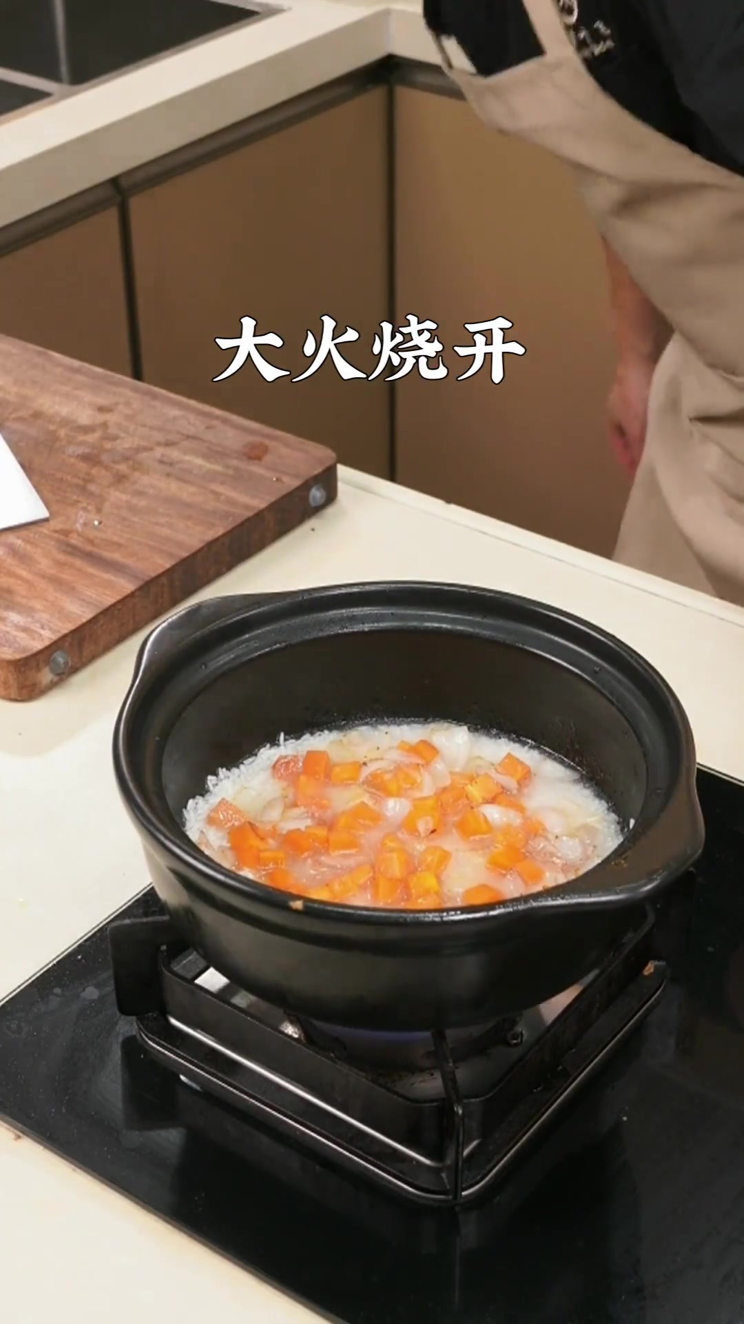 香喷喷的牛肉煲仔饭,实在是太诱人了!