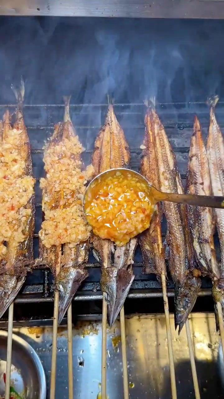 分享炭烤蒜蓉秋刀鱼给大家