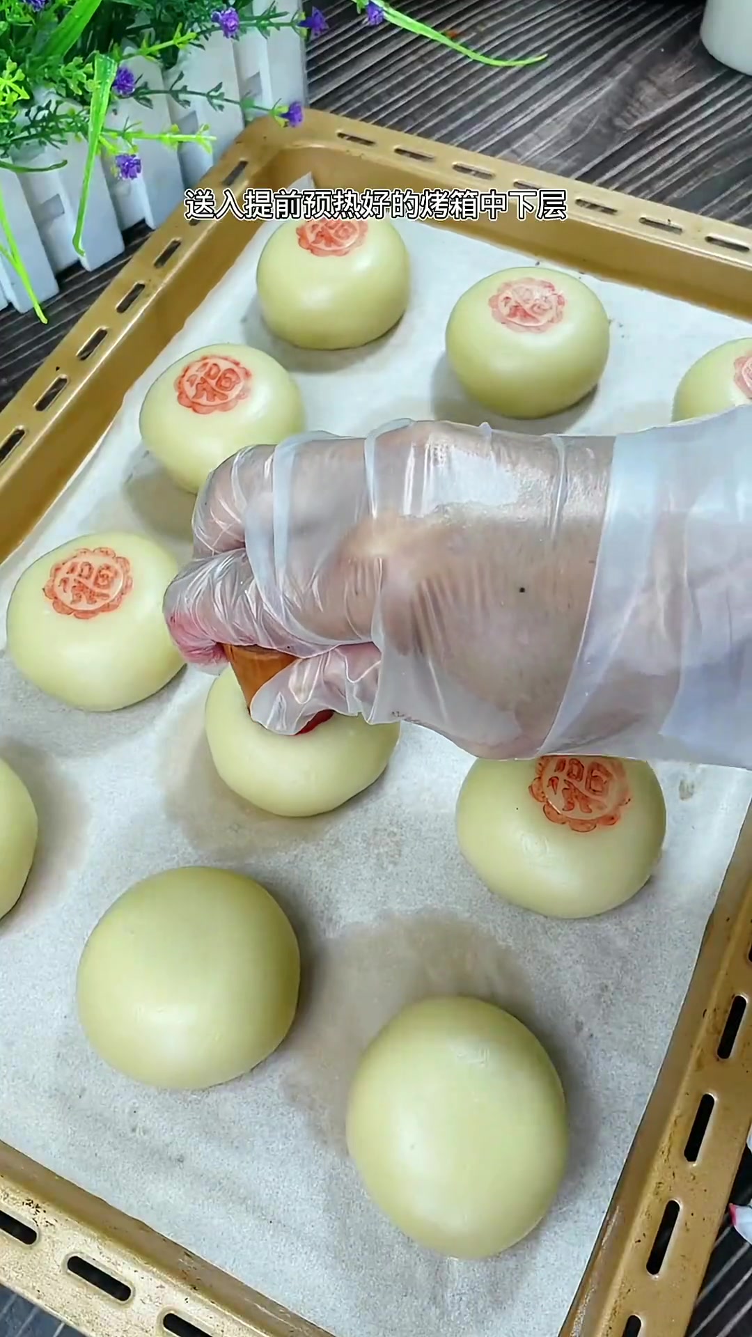 酥皮蛋黄肉松月饼教程,做法简单易学一看就会