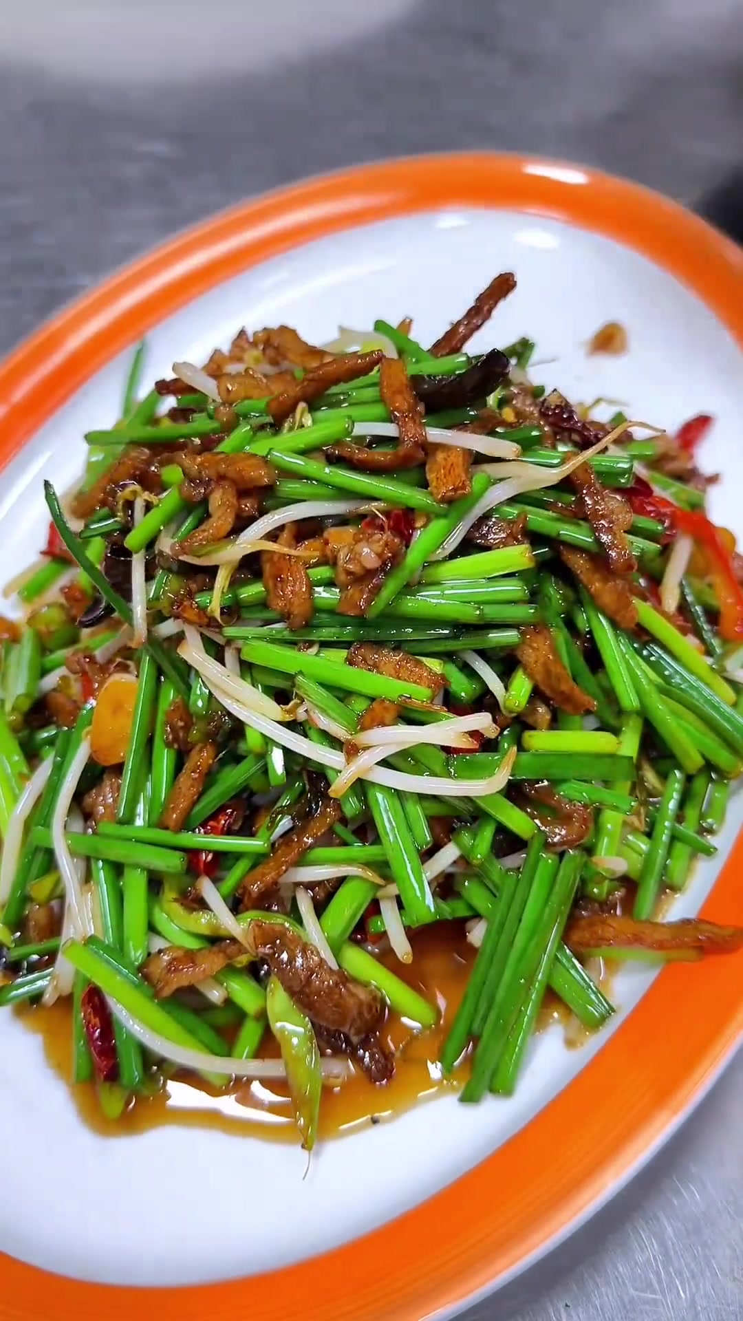 家常肉丝给点韭菜薹豆芽口感爽脆下饭