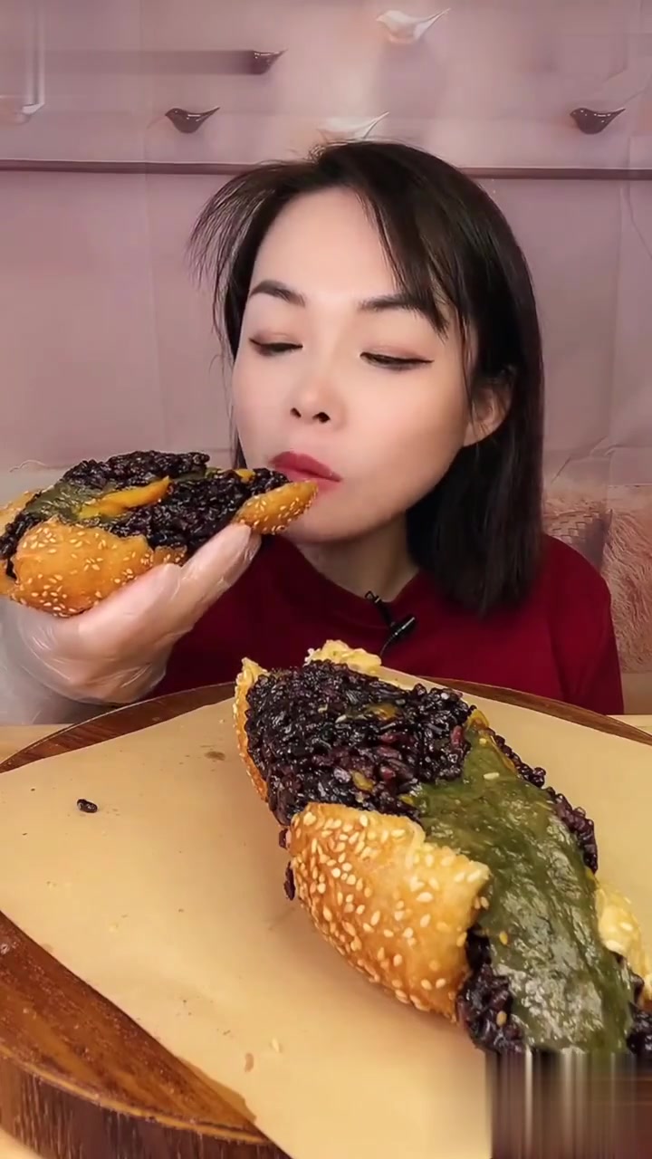 火辣鱿鱼、红烧肉、辣片海苔等多种饭团