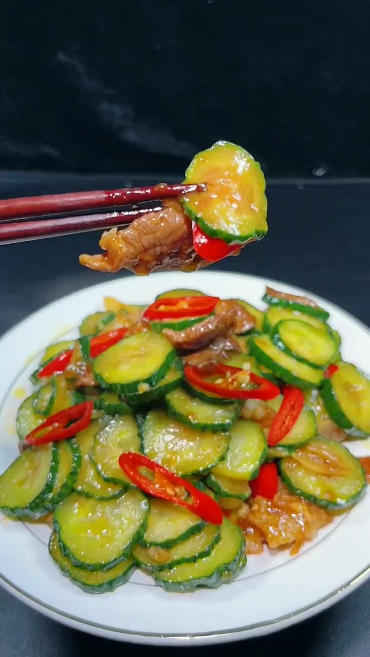 黄瓜钱炒肉教程,简单几步轻松搞定!