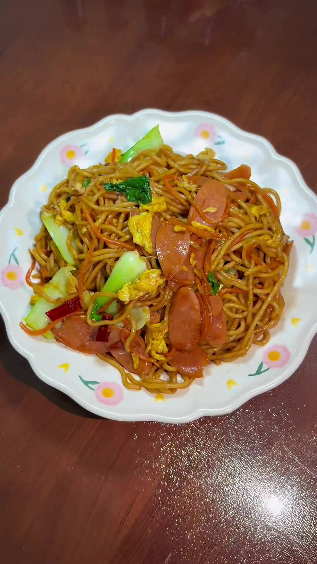 不知道吃什么就做炒面,有什么菜放什么菜,简单又好吃