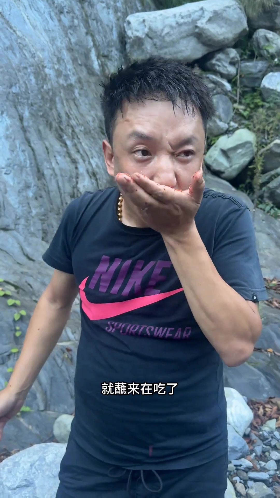 去山上畅享烤鸡自由,体验别样户外乐趣