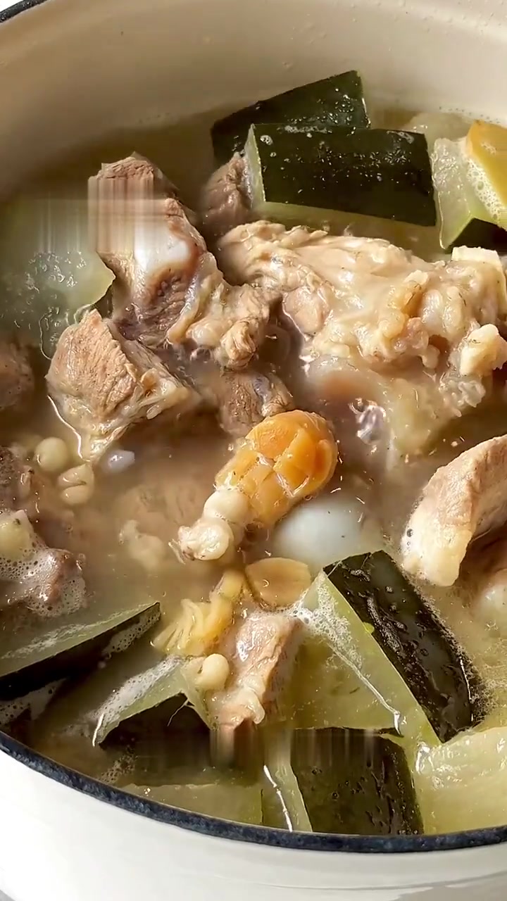 三伏天必喝!冬瓜薏米排骨汤清甜消暑