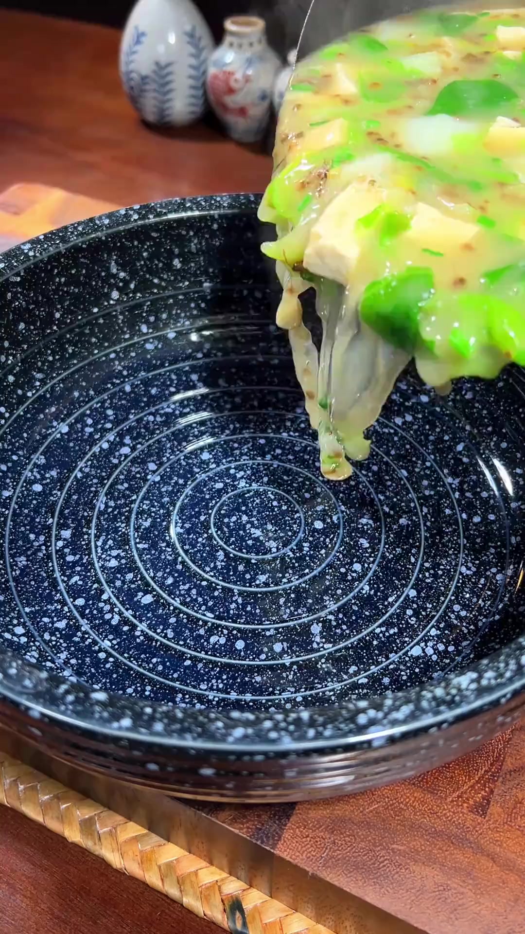 小白菜炖豆腐,汤鲜味美,太适合这个季节了