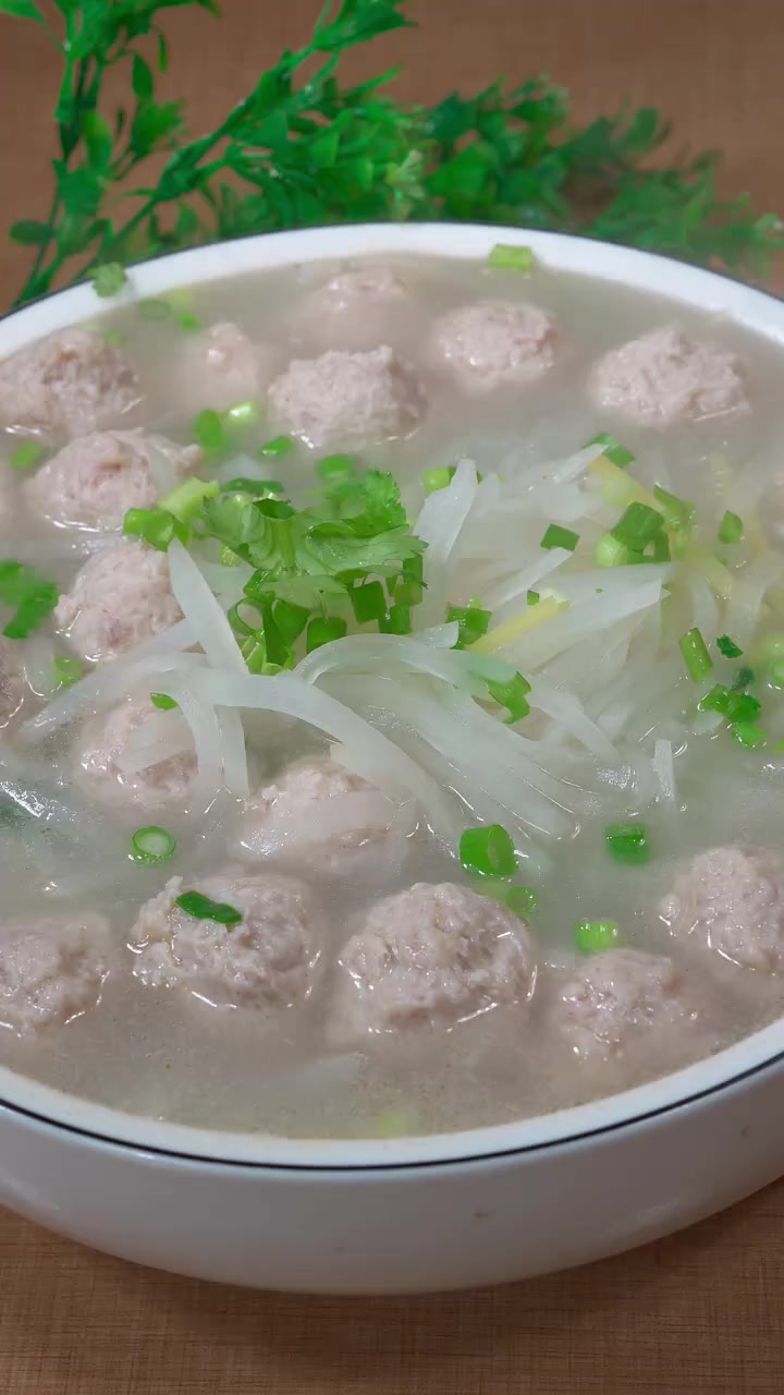 白萝卜粉丝肉丸汤